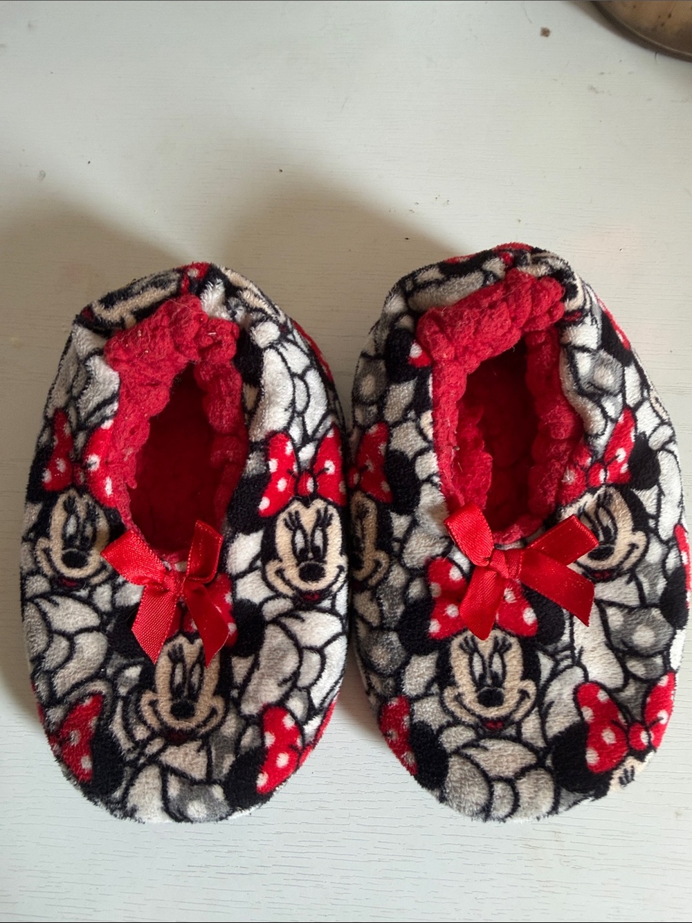 Minnie Mouse Slippers best for 4-6C